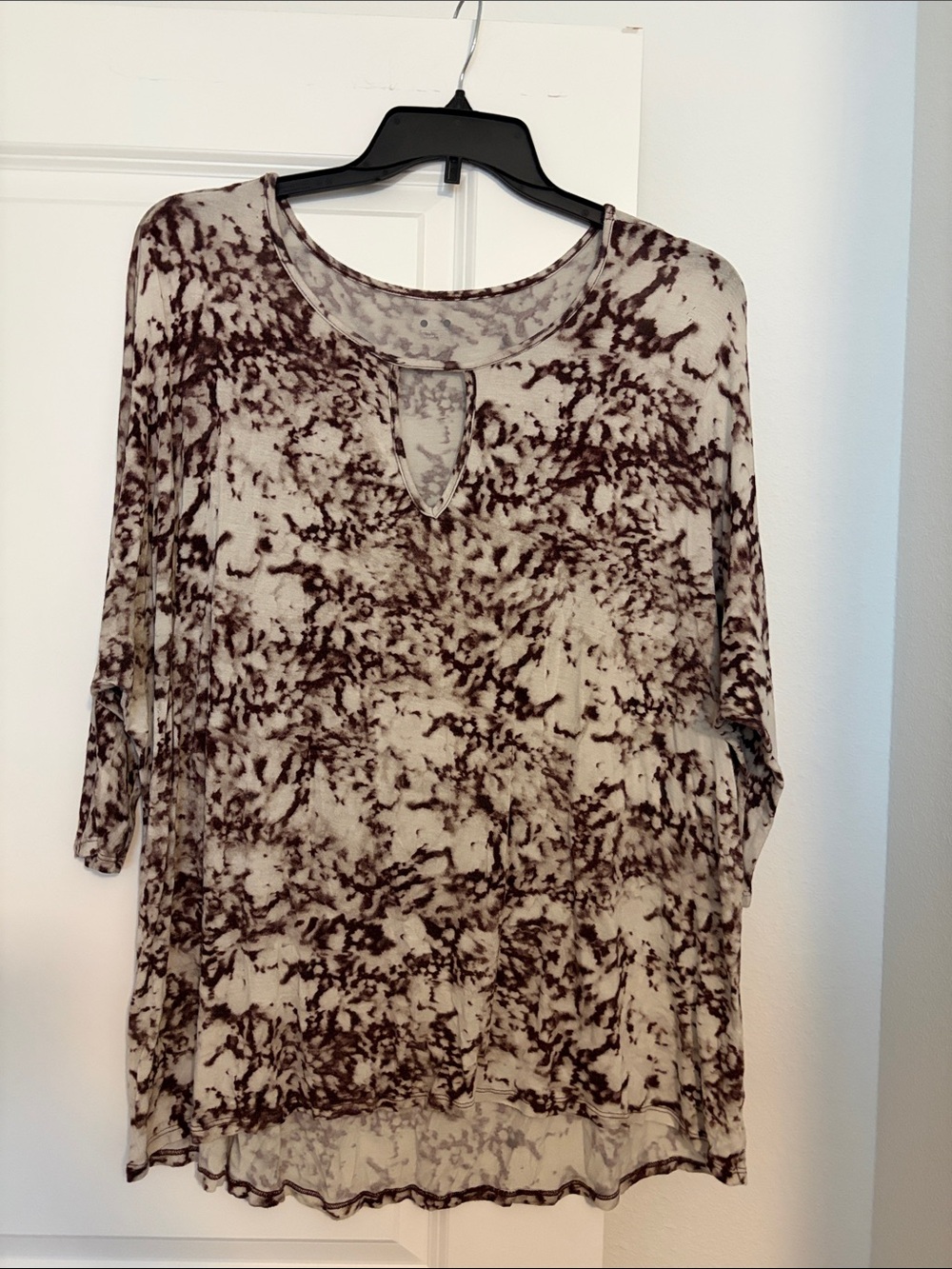 Three Dots Cream & Brown Tie-Dye Keyhole Tunic